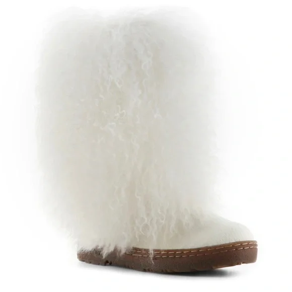 BearPaw Shoes Bearpaw Boetis Boots In White Poshmark